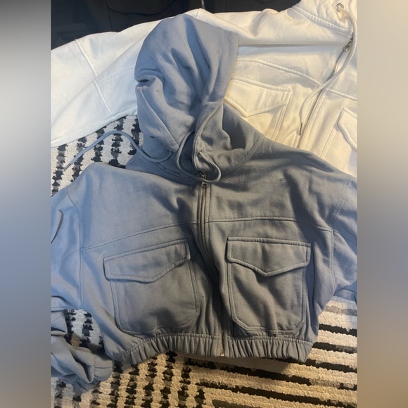 Bundle of 3 crop sweatshirts size LARGE EUC/NWOT - Picture 2 of 5